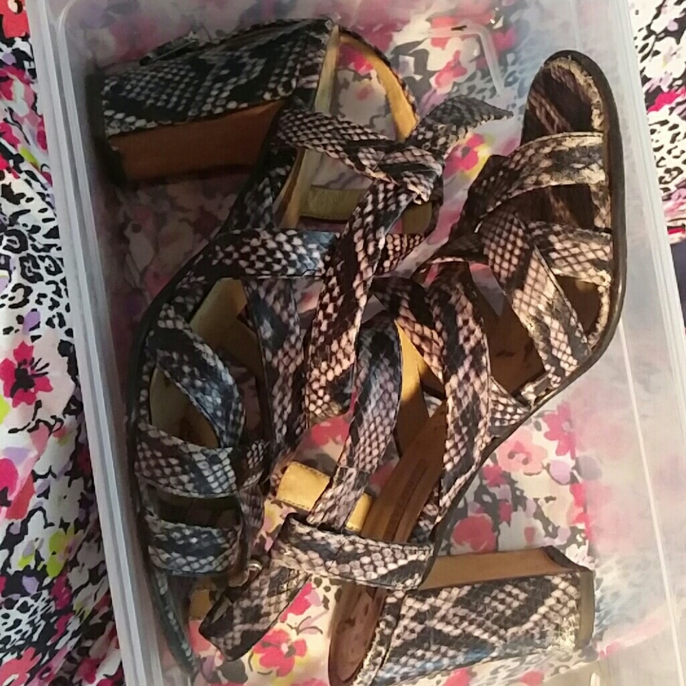 Ann Taylor leather strappy snake print heel